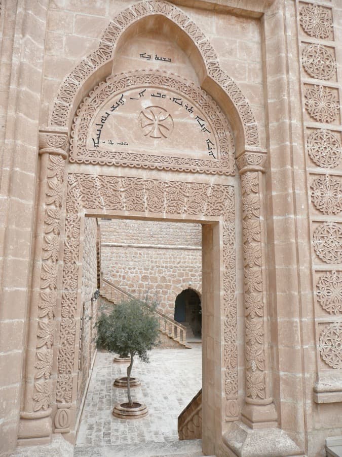 Mor Gabriel manastırı — kadın hocalar danışmanlık